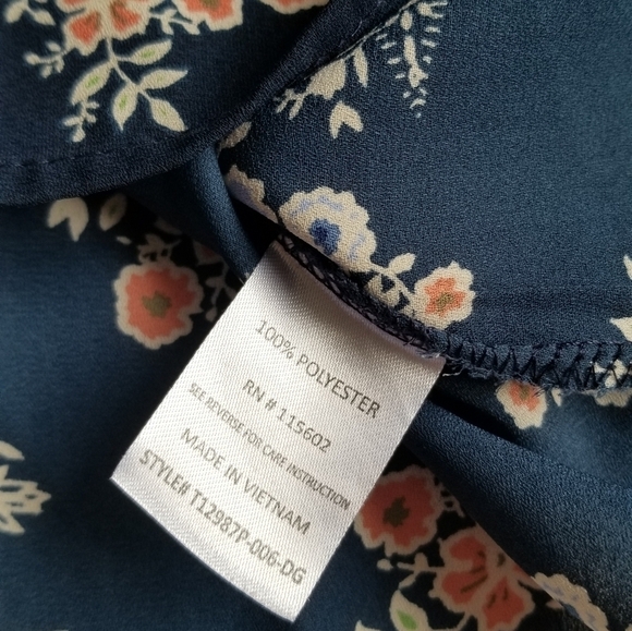 ✨️CL Lush Navy Blue Ruffle Cold Shoulder Floral Top Size M - Picture 6 of 8